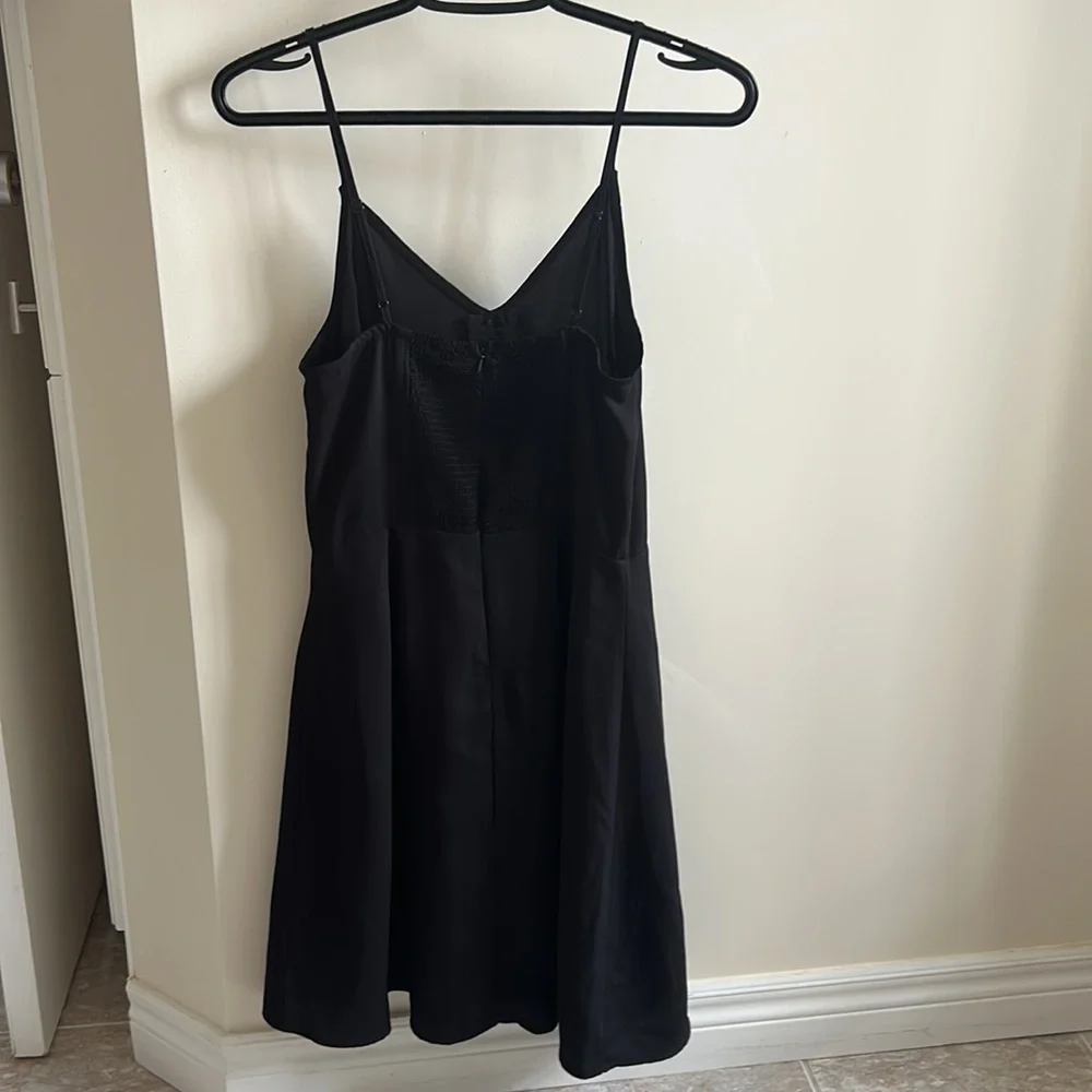 Dynamite Dress - Picture 2 of 4